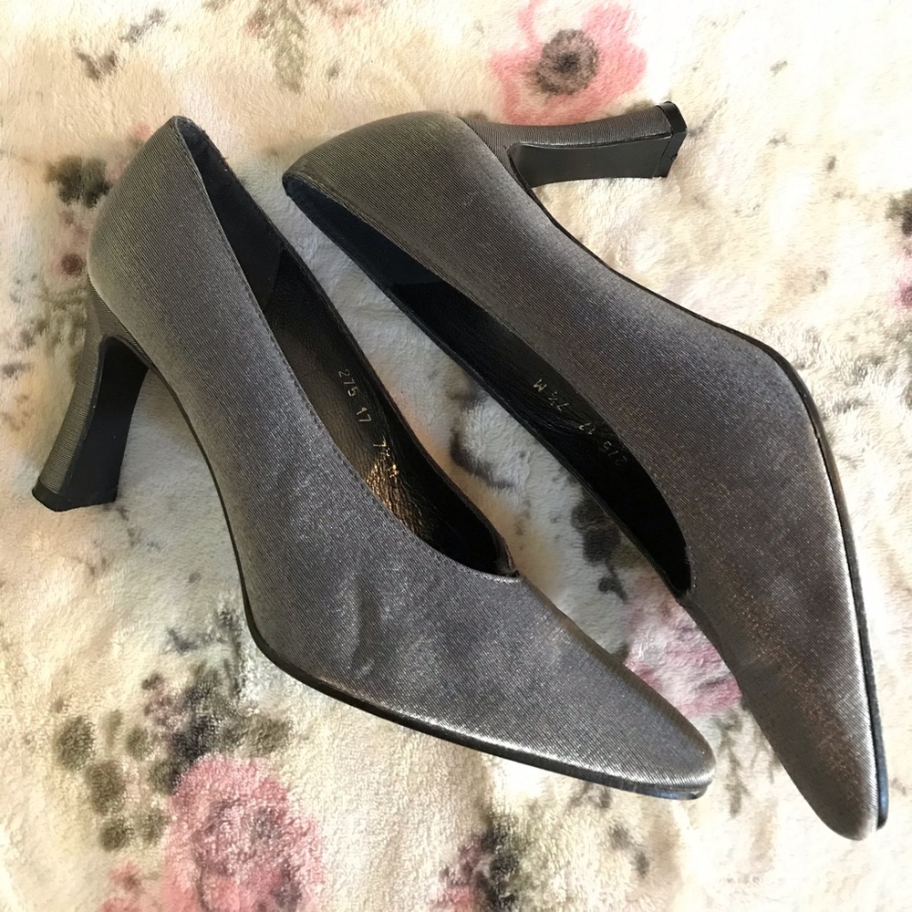 BANDOLINO grey silver heels. 🤍💍🖤